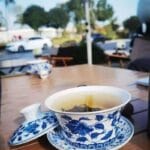 The correct way to open the cup of tea