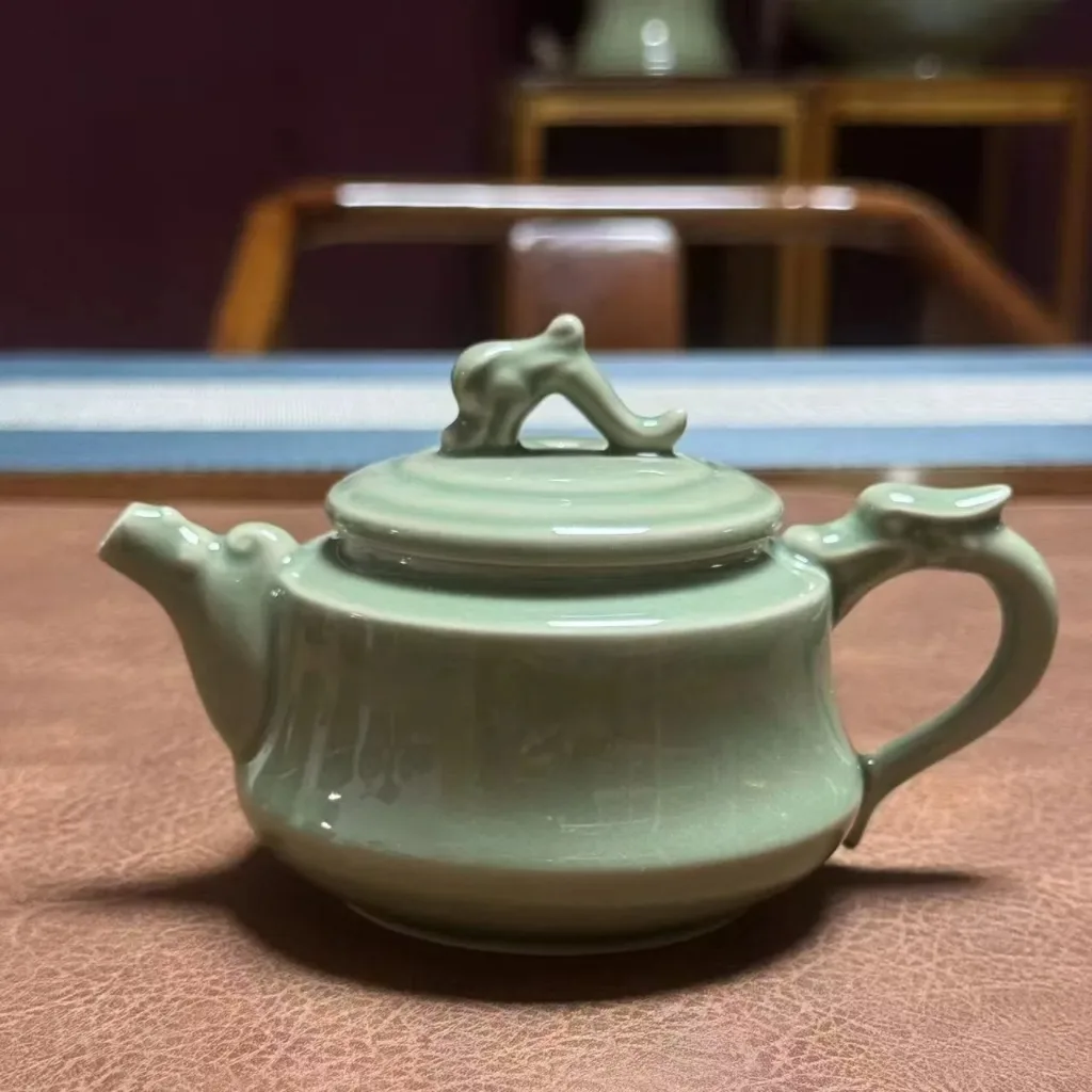 Yaozhou Kiln Celadon Dragon Head Pot