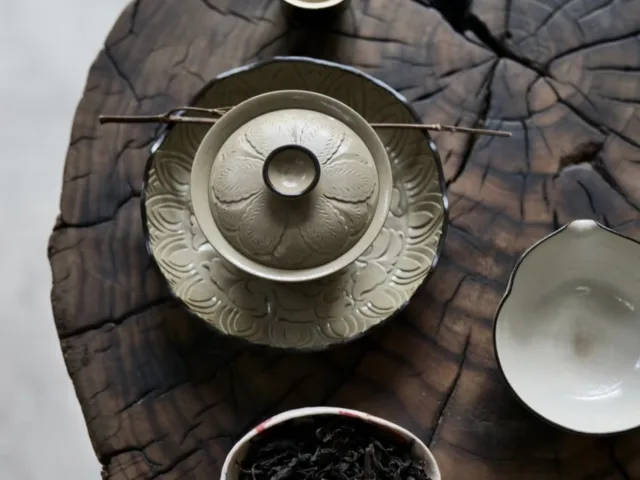 About YMTEA | Direct-Origin Chinese Tea Supplier 16 Master artisan hand-carving traditional Yaozhou kiln celadon porcelain for Ymtea bespoke collections