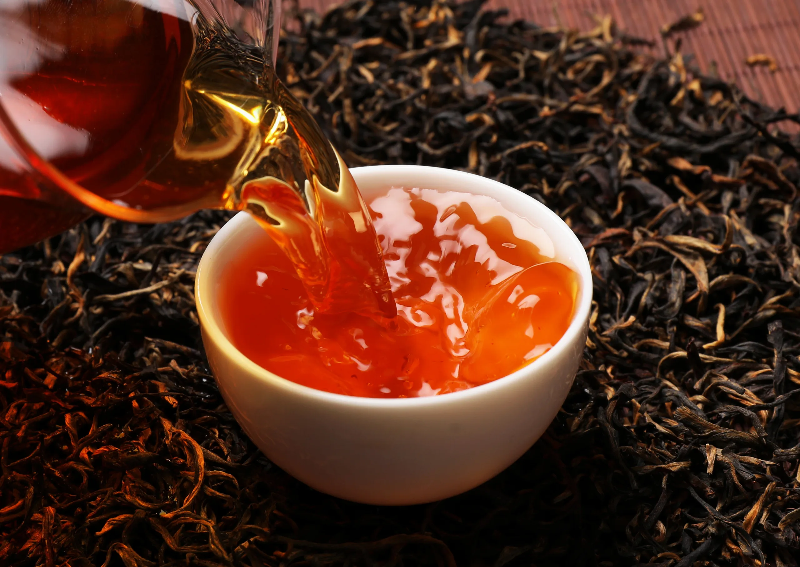 Why Do Premium Tea Leaves Taste Bitter and Astringent in Europe? 1 01113d72b06a5919ab4f6f9e1954ca2b scaled 1 YM&TEA
