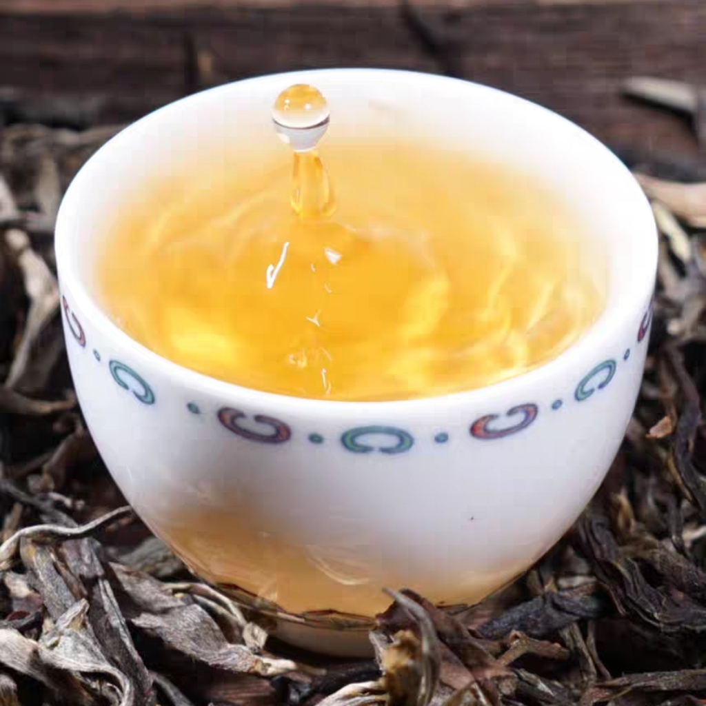 Iceland Raw Pu'er Tea Loose Leaf Gift Box 70g 4 Authentic loose leaf Pu-erh tea from Yunnan China, premium uncompressed shou/sheng puerh for traditional brewing.